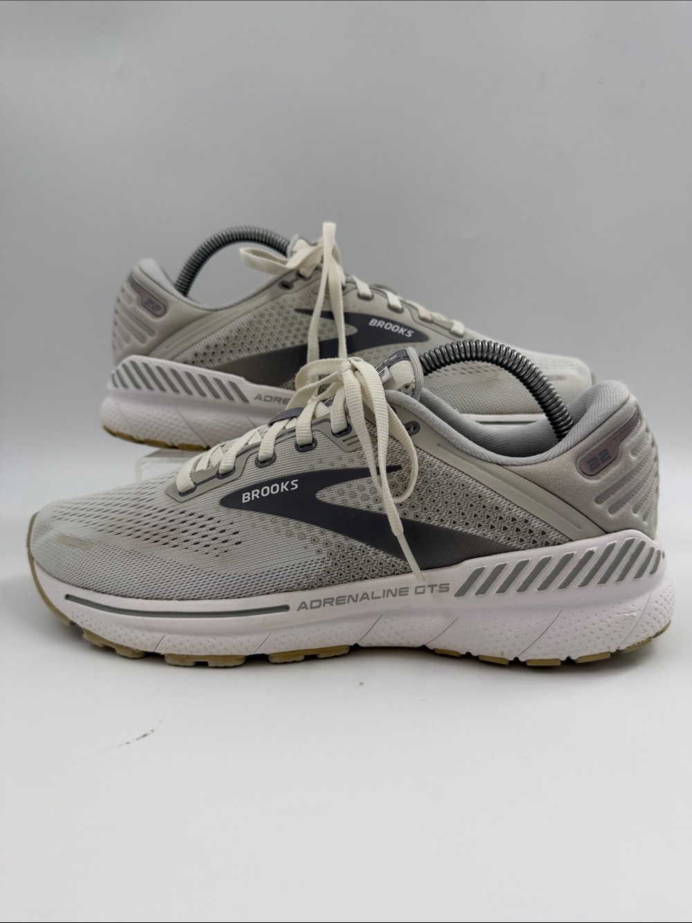 Brooks Adrenaline GTS 22 Women's Size 9.5B Running Shoe White/Oyster/Primer Gray